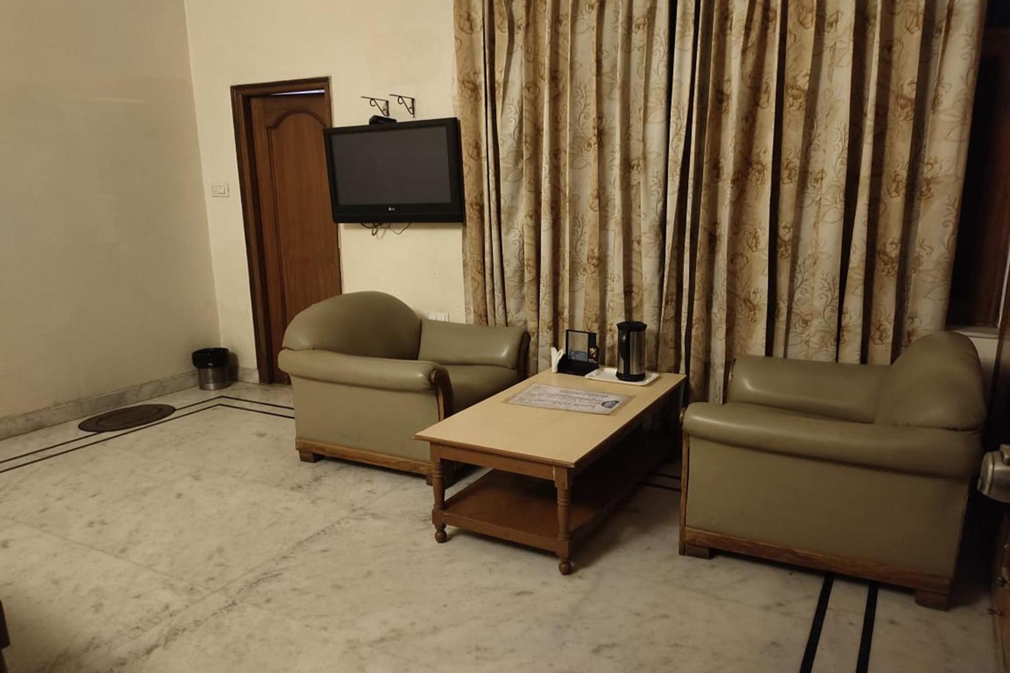 Hotel Rang Mahal Near Jaipur International Airport Екстер'єр фото