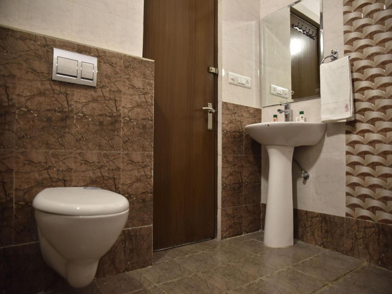 Hotel Rang Mahal Near Jaipur International Airport Екстер'єр фото