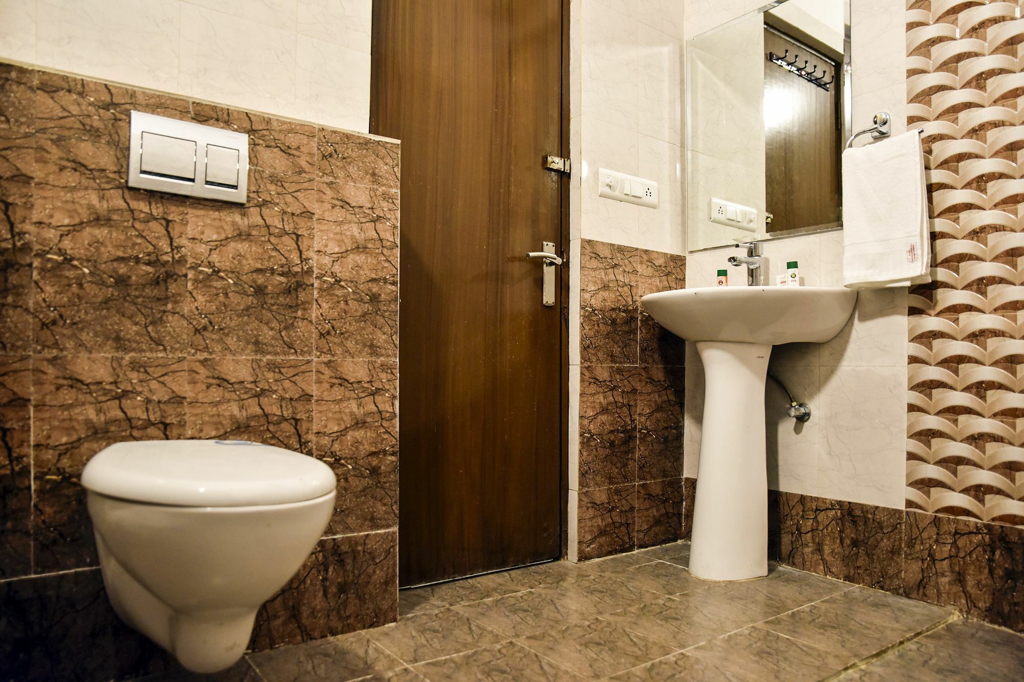 Hotel Rang Mahal Near Jaipur International Airport Екстер'єр фото
