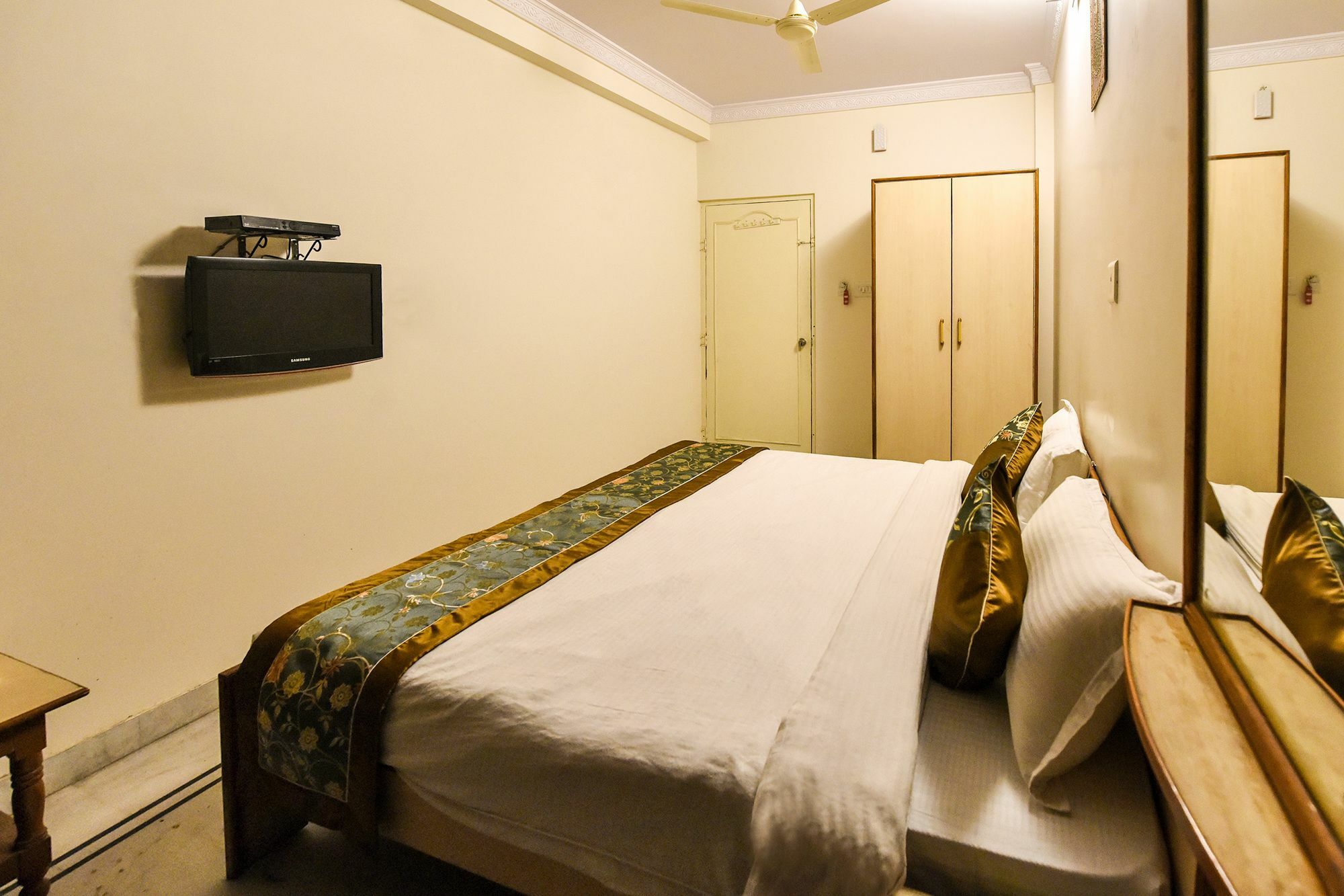 Hotel Rang Mahal Near Jaipur International Airport Екстер'єр фото